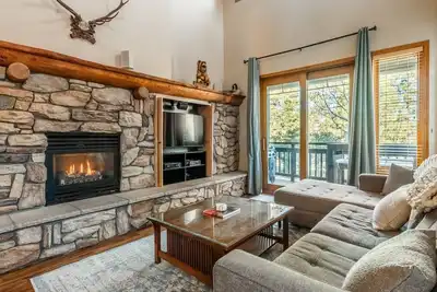 Image de Mammoth Green #220 - Nearly Ski-In Ski-Out 3 Bedroom 2 Bath, Sleeps 8