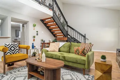 Image de Heritage Haus - Luxe 2br w Deck, Pets Ok, Wi-fi, Near Marietta Sq