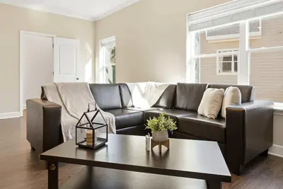 Image de Bright Retreat | Stay Near Local Hotspots!