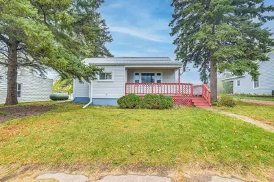 Image de Walk to Restaurant & Bar: Home w/ Deck in Gary