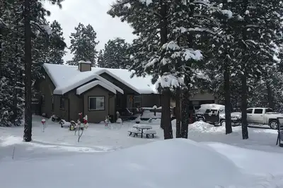 Image de Pine Spruce Lodge is a charming 3 bed, 2 bath Cabin in beautiful Pinetop