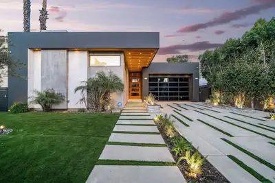 Image de Luxury Single Story Estate With Pool & Hot Tub Near Universal