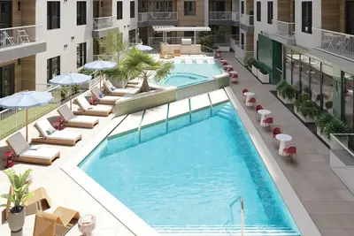 Image de 12 Guests at The Code by AvantStay | South Lamar for Groups + Resort-Style Pool