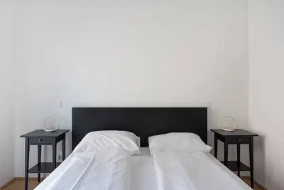 Image de Close to Schönbrunn and easy access to the city center but in a quiet area