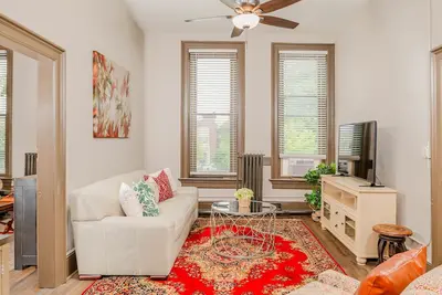 Image de Chic Luxury Loft | Walk to Everything!