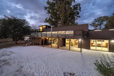 Image de Mid Century Ranch on 6 Acres Sleeps 12