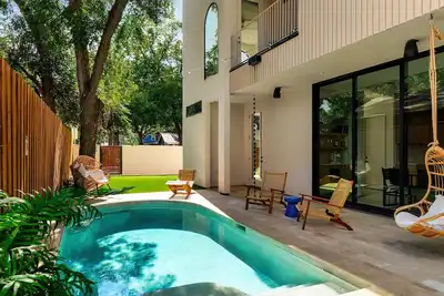 Image de Eastside Lux Group Retreat W/ Pool near Downtown