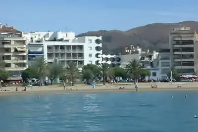 Image de Las Palmeras. Apartamento en Roses a 30 mts de la playa.