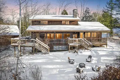 Image de Classic 5-Br Vermont Ski Home | 5 Min to Okemo
