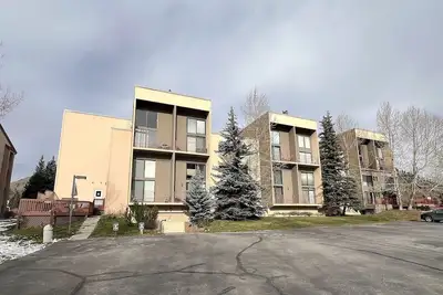 Image de East Village Walk To Super Bee Lift Restaurants and Shops Hot Tub and Sauna