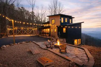 Image de Indoor Pool • Mtn Views • Pickleball • Sleeps 20