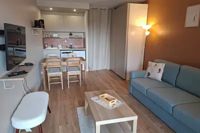 Image de studio rénové - départ skis aux pieds