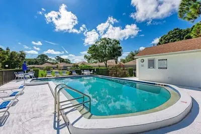 Image de Charming Villa in Village Gardens, Close to Airport, Downtown, Shopping & Restaurants.