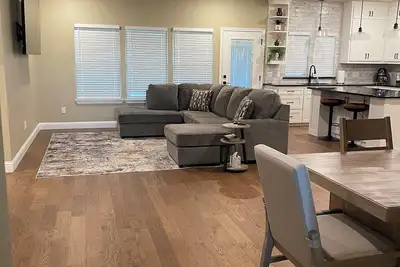 Image de Beautiful new 3 bedroom 2 bath home at Lake Granbury with large fenced backyard.