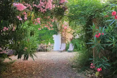 Image de Grande maison Art Nouveau entre mer & garrigue, charme et loisirs au cœur du Sud