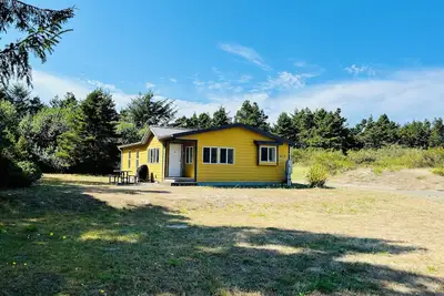 Image de Cozy 2-bedroom house in Westport, 5 minute walk to beach