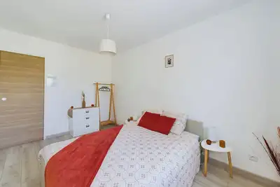 Image de Villa spacieuse - Six Chambres Villa, Couchages 12