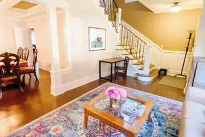 Image de Elegant 7br/4ba Queen Anne Home, Space Needle