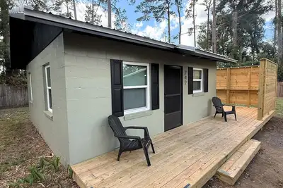 Image de Private bungalow within quaint Tallahassee neighborhood.