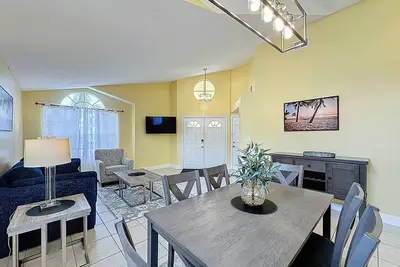 Image de Beautiful 4 Bed Vacation Pool Home Near Disney/Universal