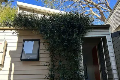 Image de Stylish Studio Apartment with Private Courtyard