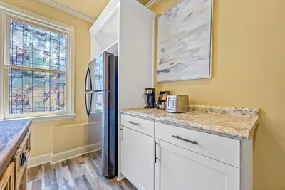 Image de Spacious 2-bedroom Basement in Marietta with Outdoor Swing