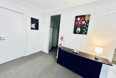 Image de Spacious- 4-bedroom house near Airport