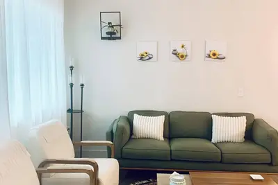 Bright 2-bed 2 bath apartment in Midtown Phoenix.