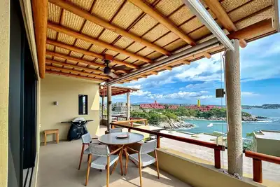 Image de Beautiful luxury ocean front condo. Watch the sun rise out of the pacific ocean!