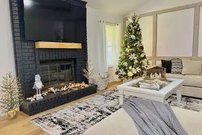 Image de Peaceful designer looks in Owasso newly updated New Kitchen, 4 beds, 2 baths