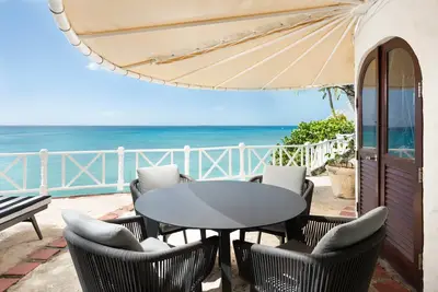 Image de Coralita No. 5 Oceanfront Apartment Near Sandy Lane