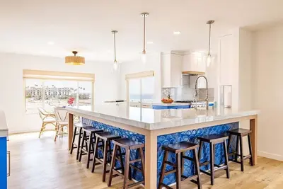 Image de New: Luxury Beachfront Penthouse, Many Ocean Views, Steps 2 beach and harbor, Marina del Mar 402a