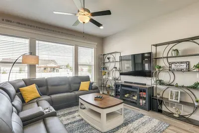 Image de Year-Round Outdoor Fun: Spacious Retreat in Iona