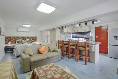 Image de Cape West Coast Cottage delightfully bright and cheerful