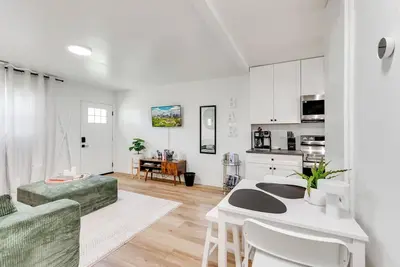 Image de The Nest | Cool & Quaint 2br Getaway