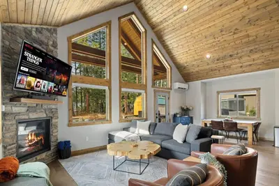 Image de Warm Mountain Living with Spa Nights and Game Time!