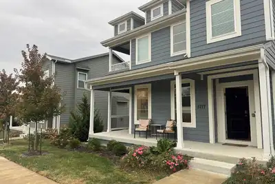 Image de Quaint 3-bedroom house minutes from stadium in charming Raytown