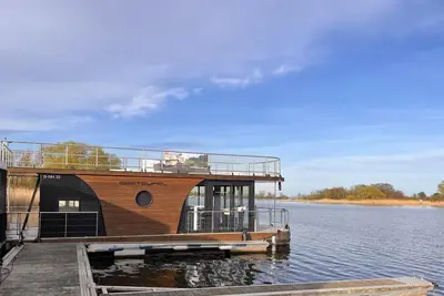 Image de Floating vacation home in the middle of nature