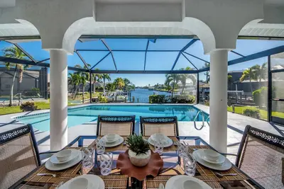 Image de What A View - brand new vacation rental - gorgeous 3 bedroom waterfront Villa w. heated pool, dock, boat lift, kayaks, and more