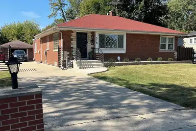 Image de Cozy Garden Suite minutes from O'hare and Rosemont + Free Parking