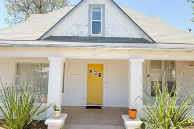 Image de La Paloma: Charming 3 Bedroom in the heart of Marfa!