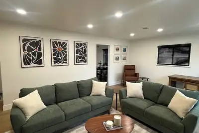 Vacation Villa: 2 King Beds - 1 Queen Sofa - Bed Bunk Bed - Pool - Jacuzzi