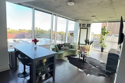 Image de 2-bedroom  High Rise condo in the heart of Downtown Raleigh with free parking!