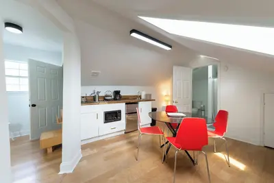 Image de Hideaway - A True Savannah Gem! Two Beds, Sleeps up to Four