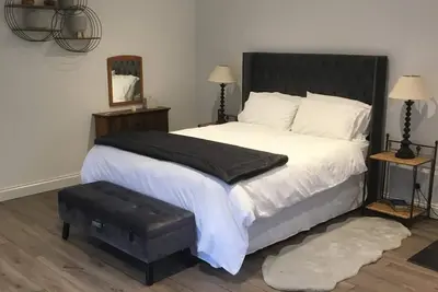 Image de Charming country retreat -Lakeview Cottage with Hot tub