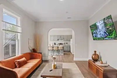 Image de Spacious | Renovated Home