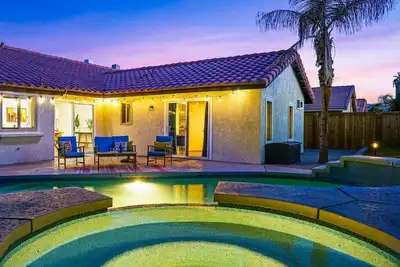 Image de Music Lovers Game Room w/ Pool & Spa Basketball Court Oasis