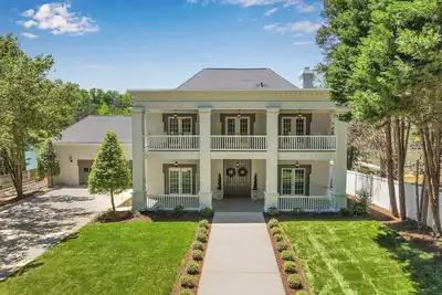 Image de Luxury Lake Norman waterfront home with dock, pub, game rooms & amazing views