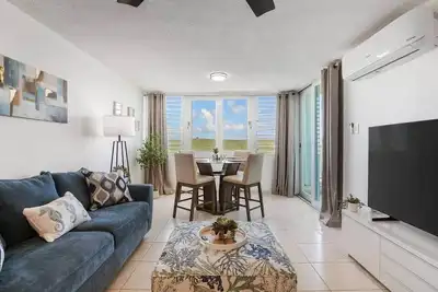 Image de High Rise Beachfront Panoramic Views Poo Floor 24