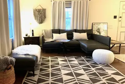 Image de Entire Cottage in Denver. Close to Downtown. Grille, Backyard, Desks, Fast Wifi